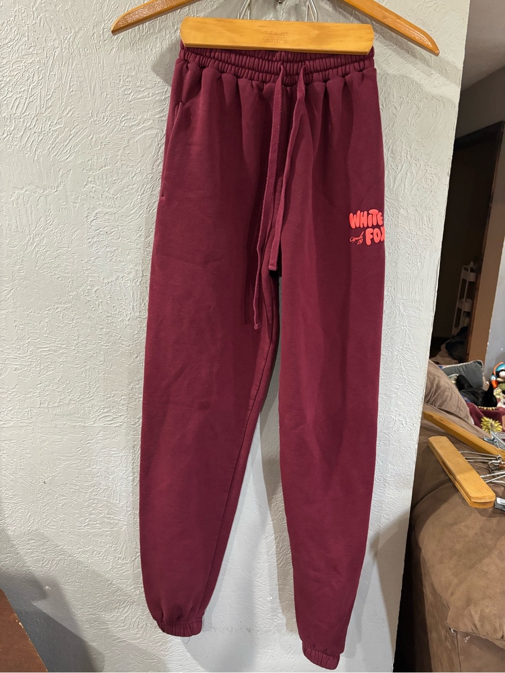 White Fox Boutique Offstage fleece sweatpants in maroon/coral bubble size 3XS